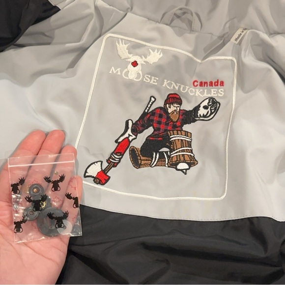 New Moose Knuckles Gray Jacket - Picture 9 of 12